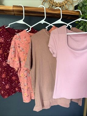 Old Navy Women's Short Sleeve Tops - Pink, Mauve, Dusty Rose, Burgundy Floral
